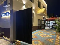Banxianju Homestay - Inns
