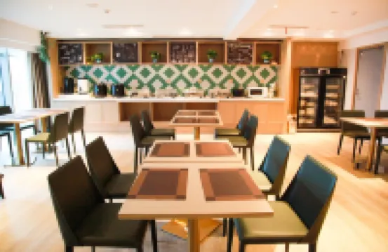 Vienna 3 Best Hotel (Xinyi Railway Station)