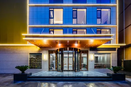 Rezen Pinge Hotel (Xishuangbanna Jinghong Airport Railway Station) Отели рядом с достопримечательностью «Xishuangbanna Folk Custom Garden»