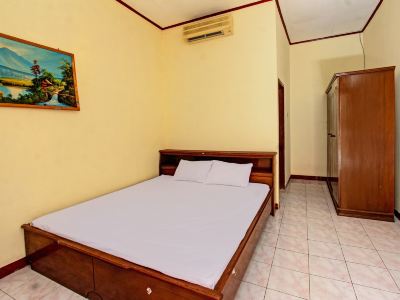Hotel O Losmen Tjabe Merah Near Alfamart Bintaro