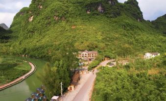 Yangshuo Wude Jiayuan Lvju Resort Hotel (Yulonghe Scenic Area Longtan Wharf Branch)