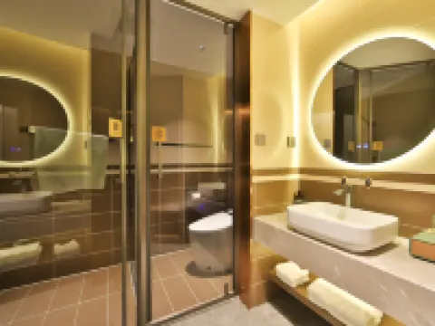 Yuehao Holiday Hotel (Dunhua High-speed Railway Station) Hotels near Zhengjue Temple