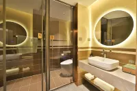 Yuehao Holiday Hotel (Dunhua High-speed Railway Station) Hotels near Aodongcheng Relic Site