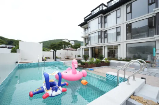 Floral Hotel · Whispering Tides of Wutang (Xiaowushitang Branch) Hotels in Zhoushan