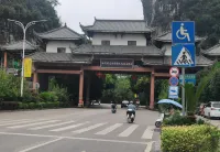Fengming Xiaoqu Apartment