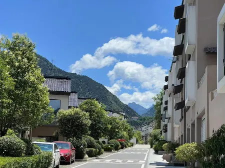 Youth Tour Hot Spring Resort Villa