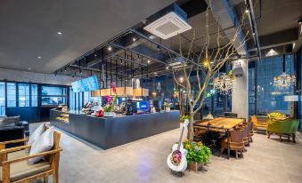 MEHOOD LESTIE Hotel (Dongfang Railway Station Wanda Plaza)