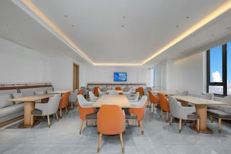 Vienna Hotel (Fuzhou Taijiang Baolongguangchang Xiangban Subway Station) Отели рядом с достопримечательностью «Wulongjiang Wetland Park»