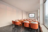 Rezen Dong Hotel (Harbin Rongchuang Leyuan Bingxue Dashijie)