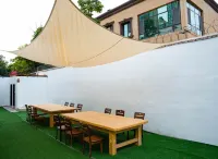 Yining Pantaohui Homestay (Ile River Scenic Area)