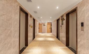 IU Hotel (Linyi Railway Station)