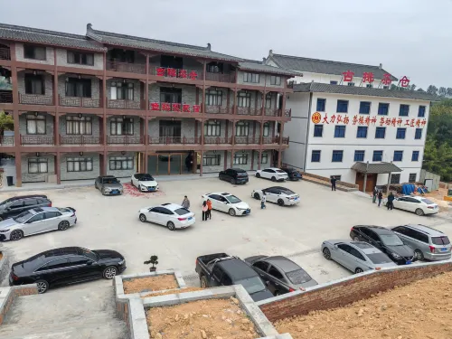 Cangwu Liubao Yulinba Homestay - Bãi đậu xe