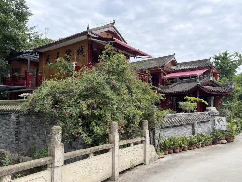 Shifang Tiantian Chinese Inn - พร้อมอาหารเช้า