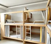 Unscrupulous Xueye Youth Travel Service - Inns