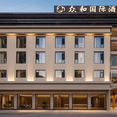 Zhonghe International Hotel (Shishi Municipal Government Dehui Plaza) Hotels near Minnan University of Science and Technology (Baogai Campus)