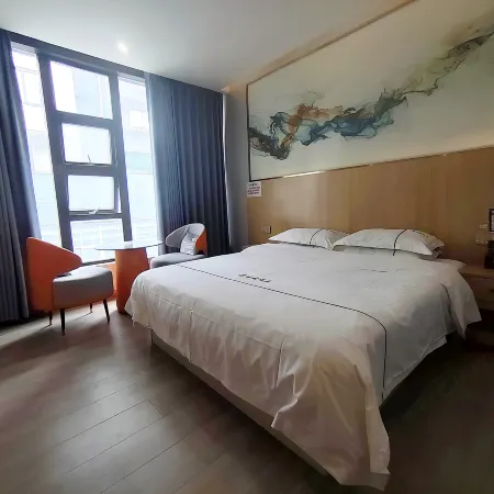 Quxian Huilong Hotel