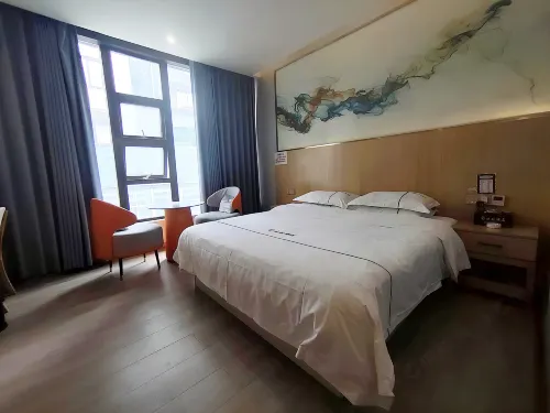 Quxian Huilong Hotel - parking