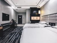 伊宁万怡精品酒店 - 高级双床房