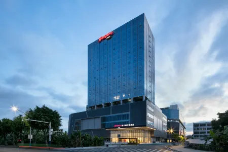 Hampton by Hilton Zhongshan Xiaolan Отели рядом с достопримечательностью «Xiaolangang International Huogui Shipside»