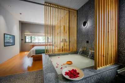 Floral Hotel·Wuzhen Mushe Shiguang Hot Spring hotel