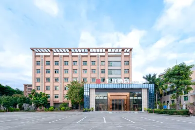 Qianyi Hotel(Yulin National Defense Building) Hotels near Yulin Museum