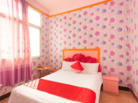 OYO洛阳恋家宾馆 - 标准大床房