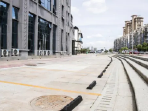โรงแรม HanTing (ศูนย์การปกครองเฉิงหนาน จี้อัน) โรงแรมใกล้วิทยาลัยครูปฐมวัย
