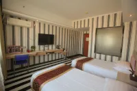 Yining V8 Business Hotel (Teachers University)