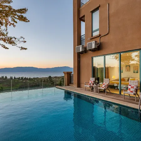 Qianchen Lake View Villa
