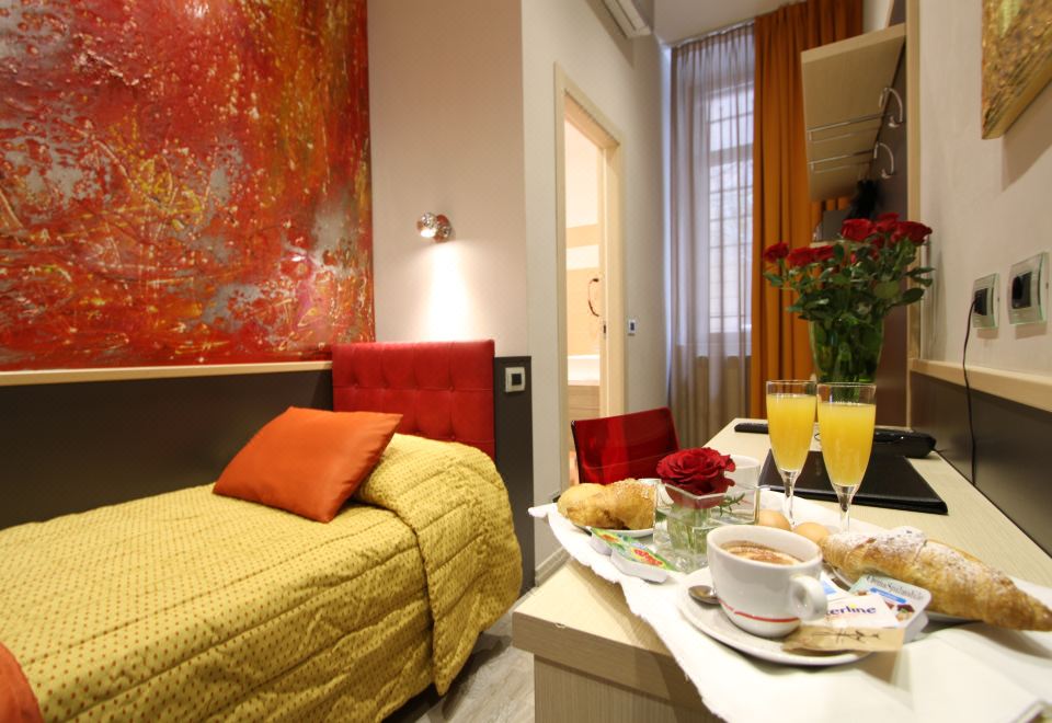 5. Hotel De..