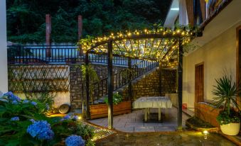 Blue Danube Resort B&B (South Gate of Forest Park)