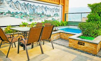 Golden Hotel