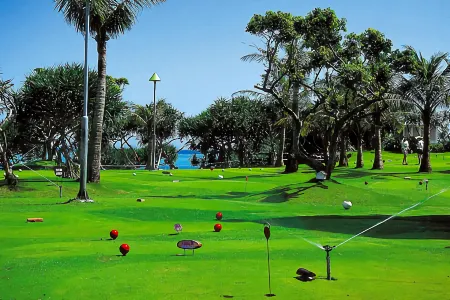 Palace in Moon Beach Отели рядом с достопримечательностью «Onna Seaside Cizil Park Nabii Beach»