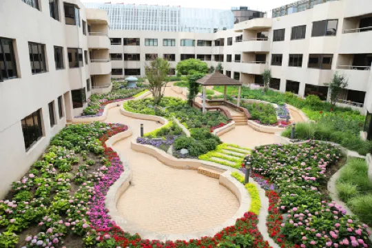 Beijing HWA Hotel Отели рядом с достопримечательностью «Beijing Xidan Commercial Street»