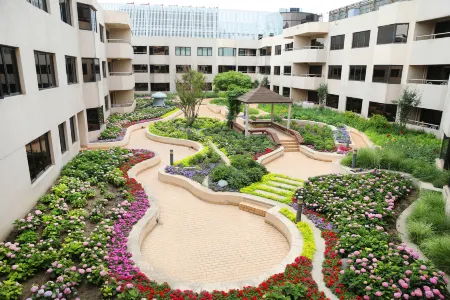 Beijing HWA Hotel Отели рядом с достопримечательностью «Capital Normal University North 2nd Branch»