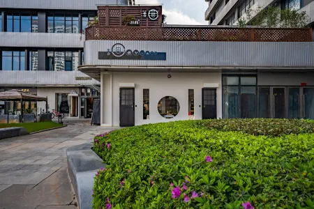 Collection B&B (Nanchang Honggutan Wanda Branch) Отели рядом с достопримечательностью «Mailuyuan Campus， Jiangxi University of Finance and Economics»