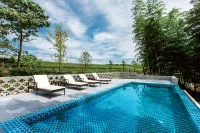 Victoria Mansion - Infinity Pools