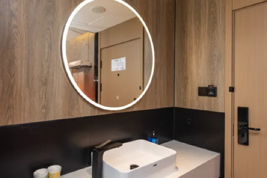 Ni Hao Hotel (Shanghai Jiangning Road Subway Station)