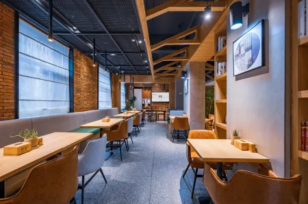 TRUE GO Hotel (Beijing Xidan and Financial Street Area) Отели рядом с достопримечательностью «Sinopec Management Institute Branch»