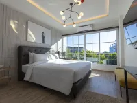 R2 Hotel Chiangmai Hotels near Rumpaeng Temple