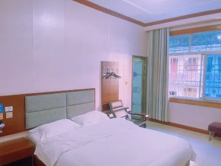 Qiyang Welcome Hotel (People's Hospital Branch) Отели рядом с достопримечательностью «Taozhu Memorial Hall»