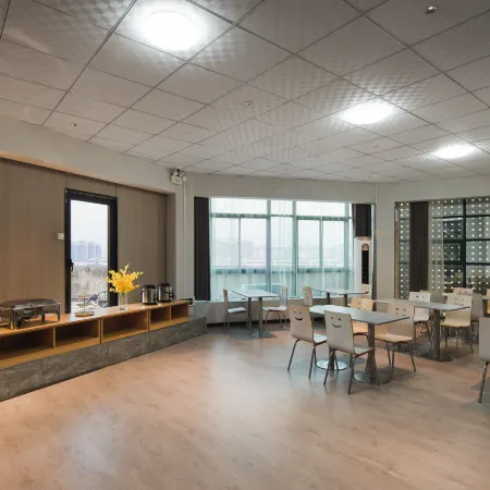 Yinguang Lijing Hotel (Municipal Government Central Mall)