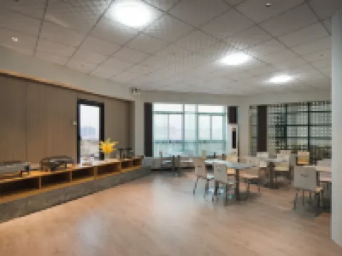 Yinguang Lijing Hotel (Municipal Government Central Mall)