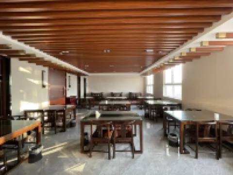 Middle Ancient Hotel (Wuyang)
