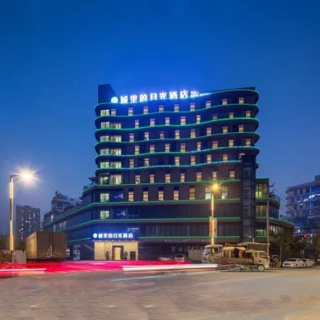 Moonlight Hotel in the City (Wing Yi Plaza)