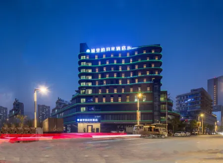 Moonlight Hotel in the City (Wing Yi Plaza) Отели в г. Дайин