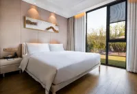 HENTIQUE PENINSULA HOTEL
