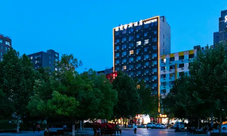 Yafandisi Hotel (Zhengzhou Shengda School of Economics and Business Management) Отели рядом с достопримечательностью «Henan Mechanical and Electrical Vocational College»