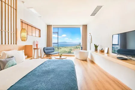 Fuxian Lake Yumo Lake View Hot Spring Hotel