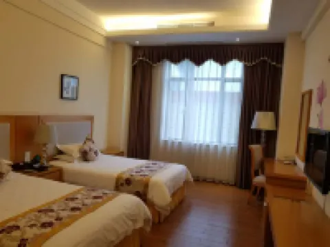 金堡豪庭大飯店（新興汽車客運站廟街步行街店）